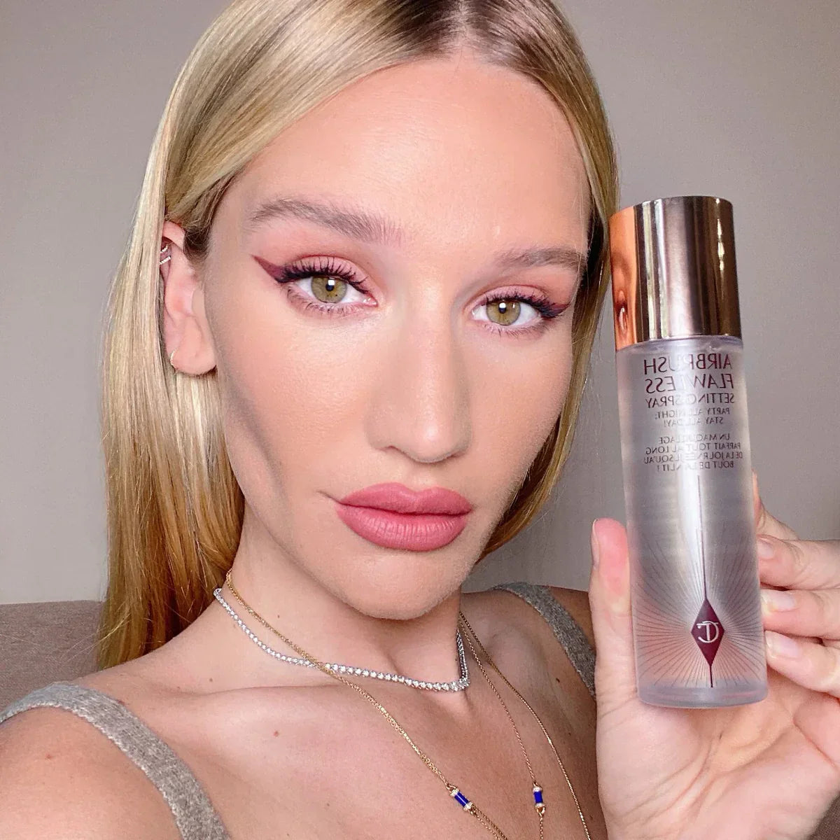 https://allurify.pk/products/charlotte-tilbury-airbrush-flawless-setting-spray?utm_source=copyToPasteBoard&utm_medium=product-links&utm_content=web